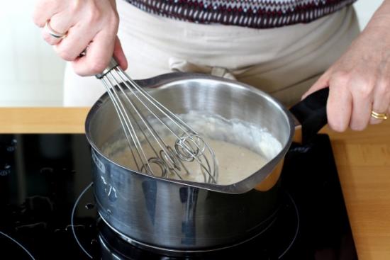Mélangez les ingrédients hors du feu