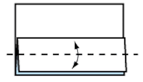 Troisième étape de pliage de l'enveloppe en origami.