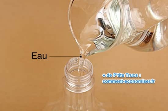 Mettez l'eau dans le vaporisateur