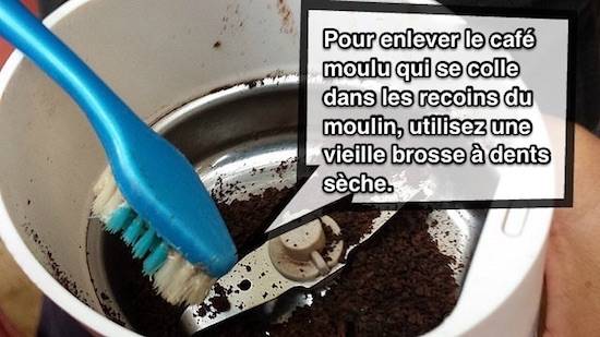 nettoyer le moulin à café facilement avec brosse à dents