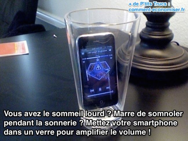 Mettez votre smartphone  dans un verre pour amplifier le volume !