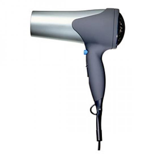 enlever la poussière des lustres avec un sèche cheveux