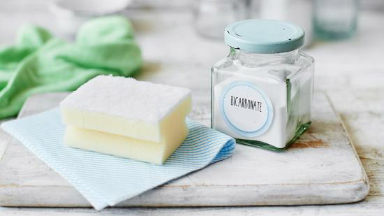 le  bicarbonate efface les rayures sur les linos