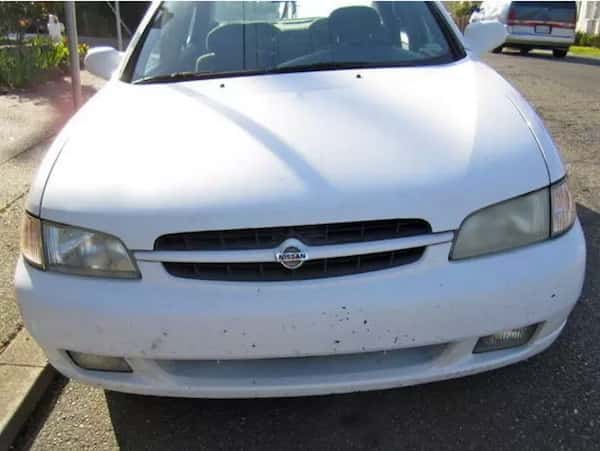 Pour faire briller les phares ternis de votre voiture, utilisez du dentifrice.