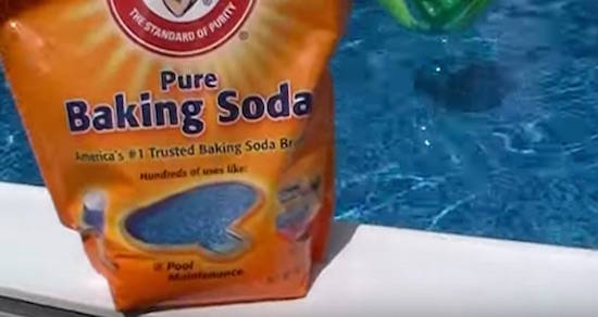 Comment faire pour nettoyer votre piscine avec du bicarbonate de soude ? 