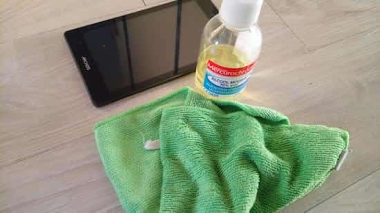 nettoyer écran tablette téléphone alcool