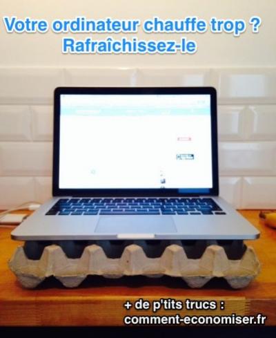 Ordinateur portable posée sur une boite pour oeufs