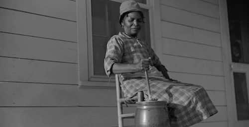 Votre grand-mère en train de battre le beurre