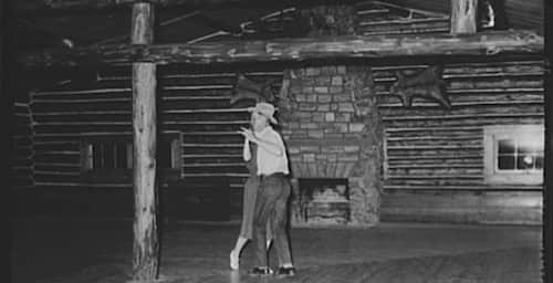 Vos grand-parents en train de brûler la piste de danse jusqu'au petit matin