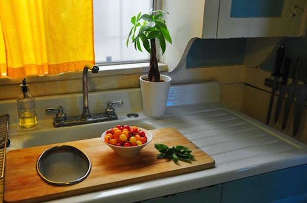 Augmentez la taille de votre plan de travail avec une grande planche à découper