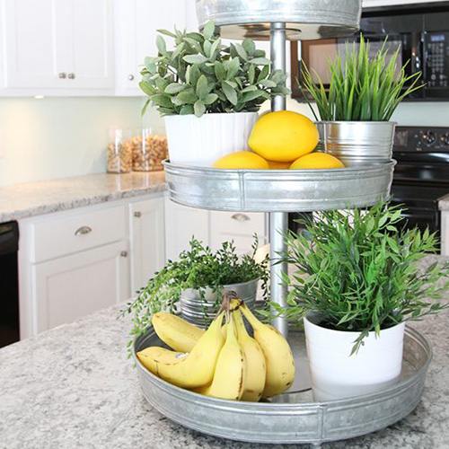 Use turntable to store fruits and kitchen herbs