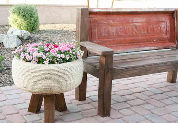 Pneu recyclé en pot de fleur stylé