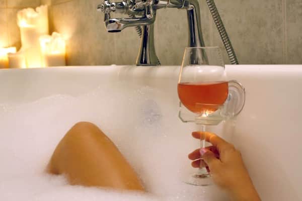 Un porte verre pour baignoire pas cher