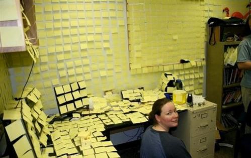 Mettre des post-its partout pour être le moins productif possible