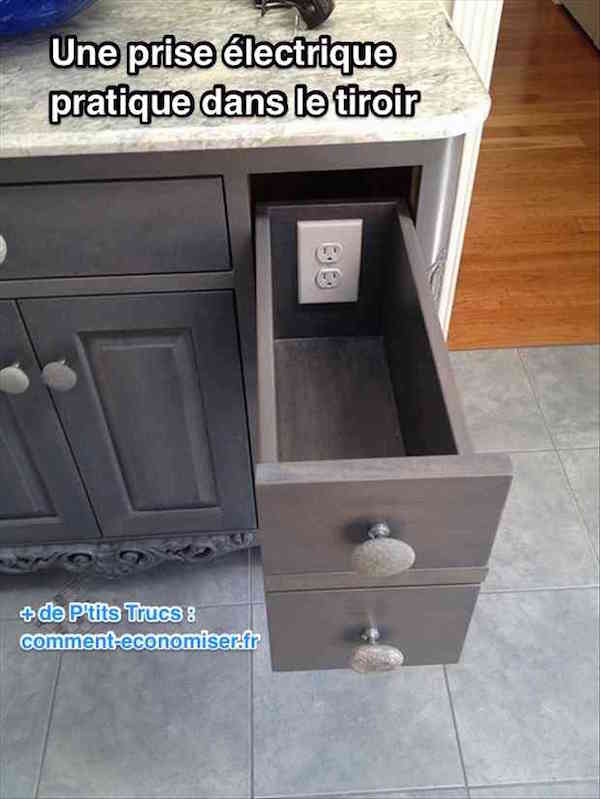 Placez une prise électrique dans les tiroirs