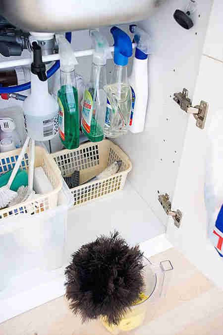 Rangements sous évier pour les sprays
