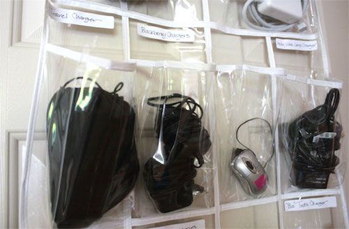 Ranger appareils électroniques dans rangement chaussures