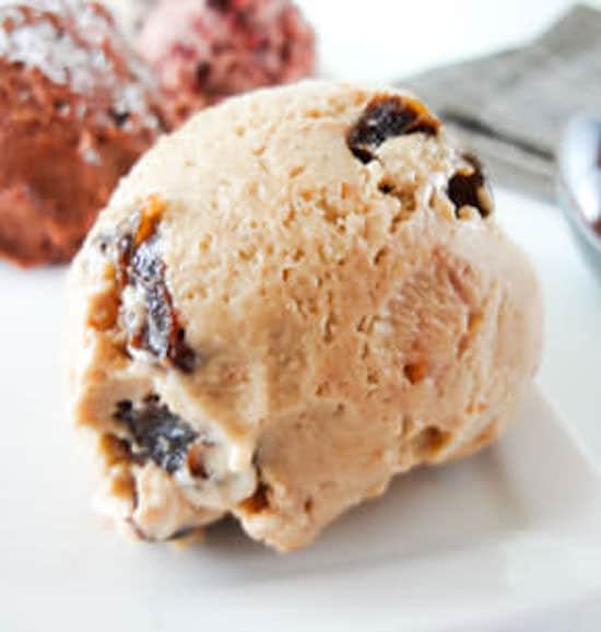 Quelle est la recette de glace au beurre de cacahuète et aux raisins secs SANS produit laitier ?