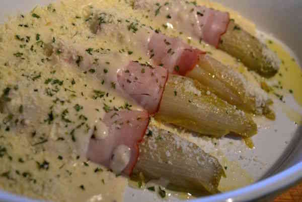 Dégustez la recette des endives au jambon gratiné