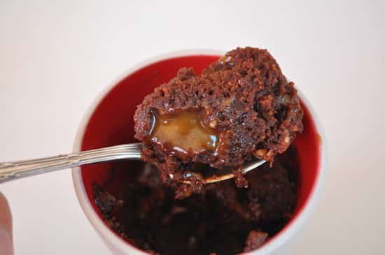 mug cake au caramel salé et au chocolat facile à faire