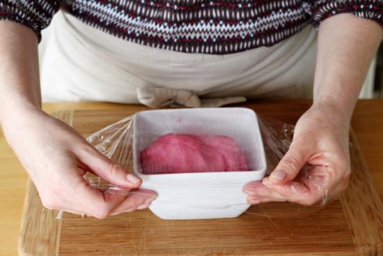 recouvrez d'un film la pate à modeler maison