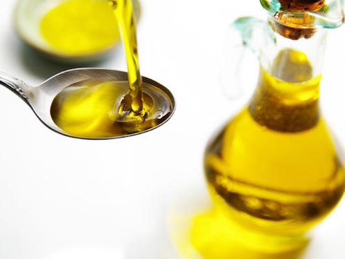 Pour soigner les éruptions cutanées et l'eczéma, essayez le remède à l'huile d'olive.