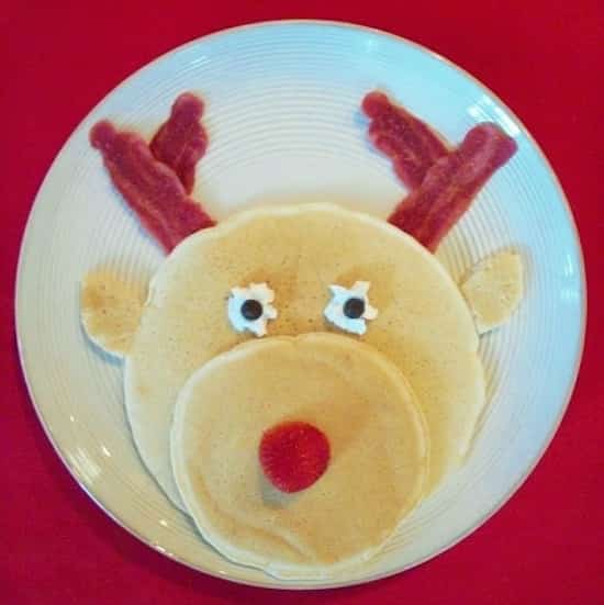 un renne fait en pancakes pour le petit déjeuner