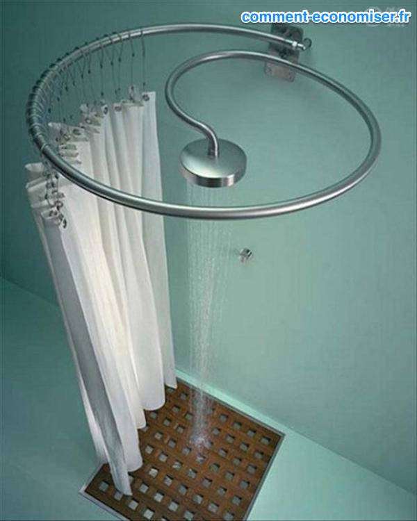 Un rideau de douche qui fait aussi pommeau de douche