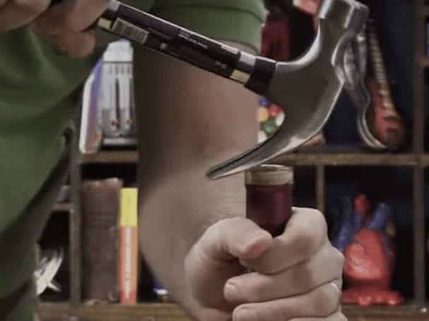 déboucher bouteille vin avec des clous