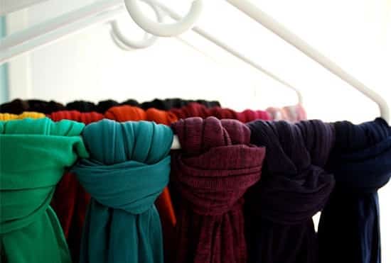 ranger les collants sur un cintre