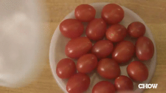 Vidéo de découpage pour des tomates cerises
