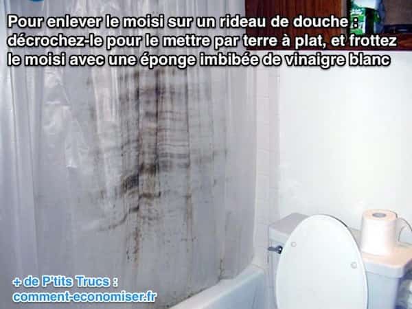 Utilisez du vinaigre blanc pour enlever les moisissures sur un rideau de douche en plastique
