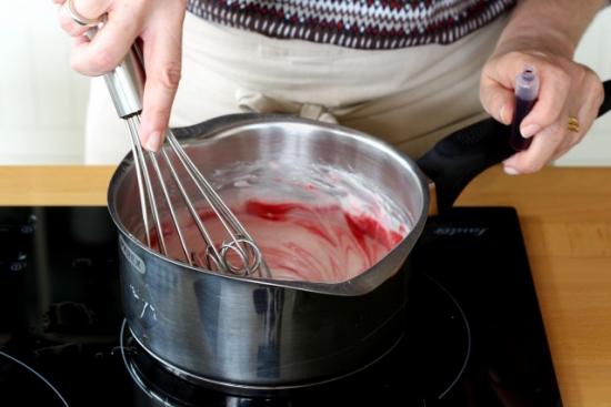 faites chauffer à feu doux la pate à modeler