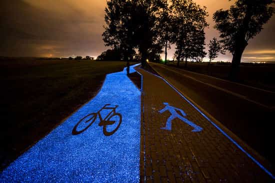La Pologne inaugure une piste cyclable solaire bleue