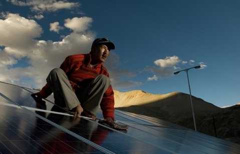 centrale solaire dans himalaya