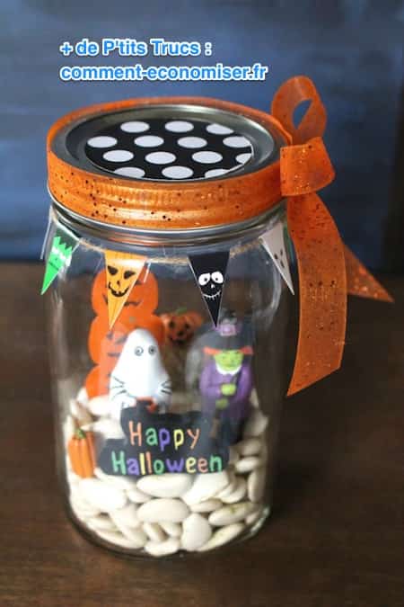 Scène d'halloween dans un bocal en verre