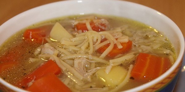 Saviez-vous que la soupe au poulet est bonne pour la santé et renforce votre système immunitaire ?