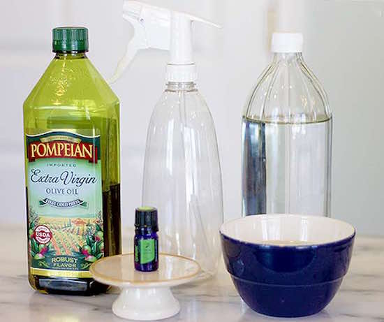 Quels sont les ingrédients nécessaires au spray anti-poussière fait maison ?