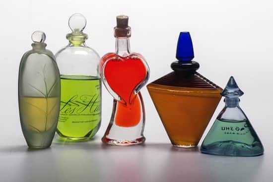 Les parfums sont bourr&eacute;s de substances toxiques.