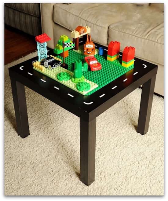 La table transformée en table Lego