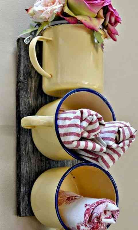 faire étagère avec des anciennes tasses