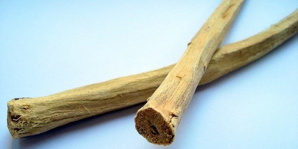 le réglisse soigne les maux de gorge