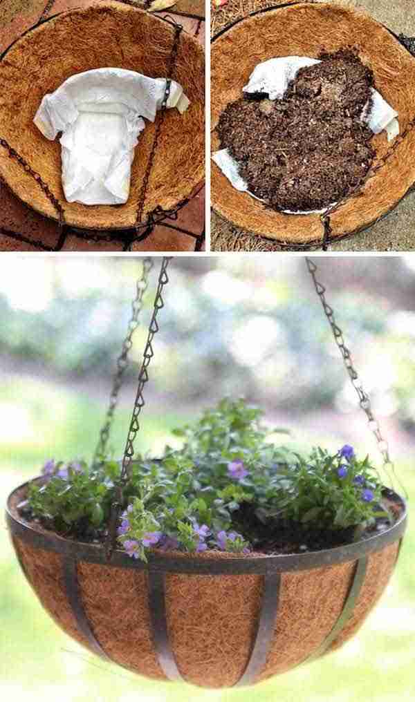 Utilisez des couches pour garder humidité dans les pots de fleurs