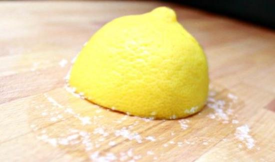 enlever le gras avec du citron