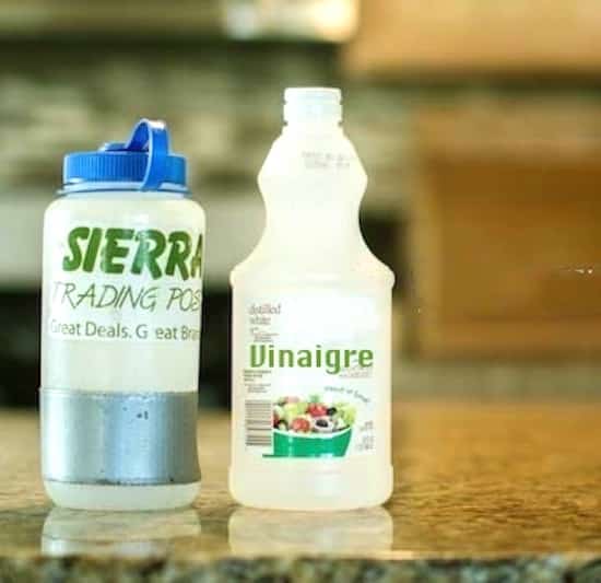 laver gourde avec du vinaigre