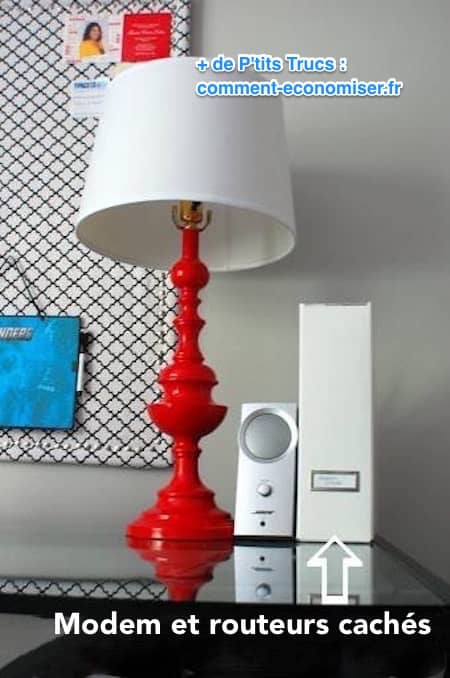 un porte-revues cache une box et ses fils