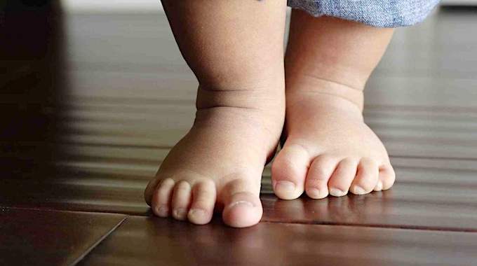 Pourquoi les Enfants Doivent Marcher Pieds Nus le Plus Possible ?