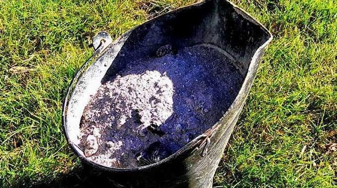 Cendre de Bois : Les 25 Meilleures Utilisations Que Personne Ne Connaît.