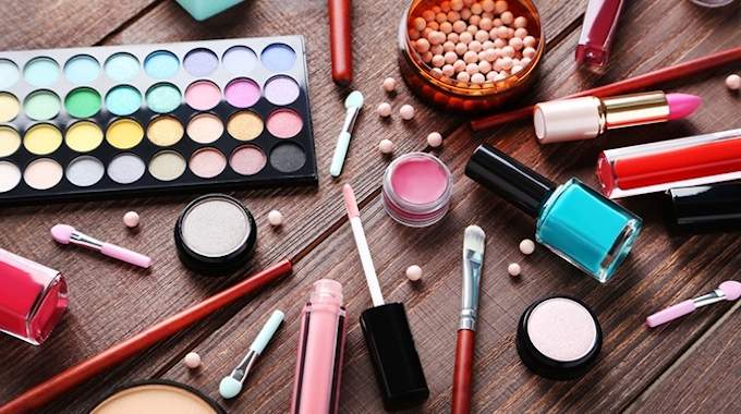 Astuce Maquillage - Comment Mieux Conserver son Maquillage?
