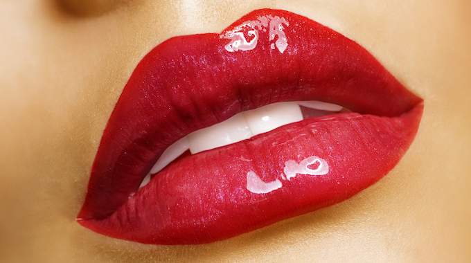 Des Lèvres Pulpeuses Naturellement avec notre Astuce Maquillage.